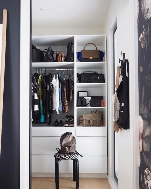 Светлая квартира в Финляндии с темной цветочной спальней 13