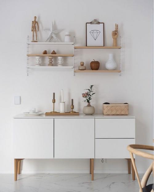 Светлая квартира в Финляндии с темной цветочной спальней 08