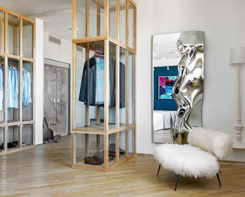 Белоснежная парижская квартира с оранжевыми и желтыми деталями 13