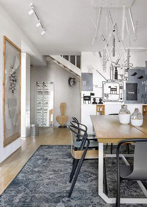 Белоснежная парижская квартира с оранжевыми и желтыми деталями 06