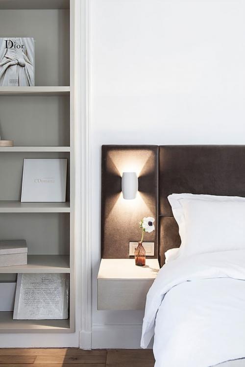 Белоснежная парижская квартира с оранжевыми и желтыми деталями 29