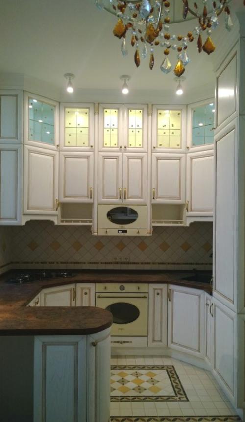 Как повесить кухню под потолок. Шкафы до потолка на кухне. Плюсы и минусы этой конструкции