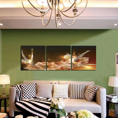 Как правильно повесить модульную картину над диваном. 5 ошибок размещения картин на стенах