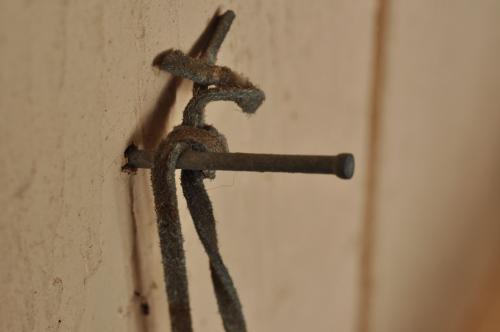 На какой дюбель вешать картину. Традиционные способы крепления картин