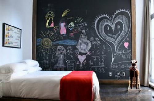 Краска грифельная в интерьере. Меловая стена в интерьере 07