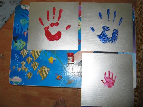 Как правильно повесить модульную картину над диваном. 5 ошибок размещения картин на стенах