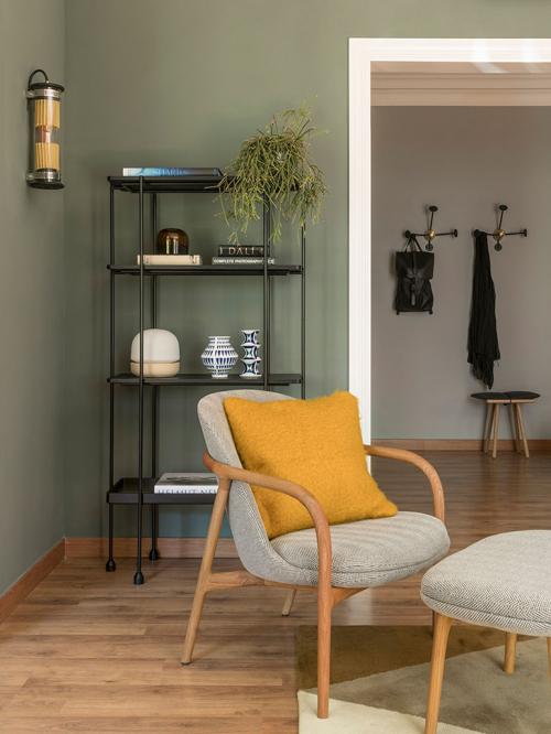 Куркума и морская волна: квартира с интересными цветовыми сочетаниями в Барселоне 02