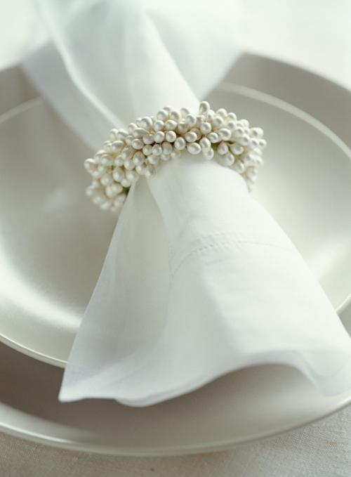 20 способов красиво украсить стол салфетками 08