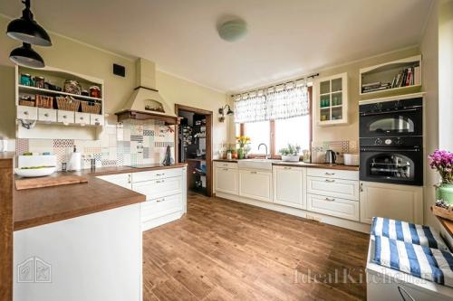 Фартук на кухню плитка под дерево. Плитка и керамогранит под дерево для пола на кухне