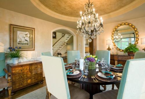 20 способов красиво украсить стол салфетками 18