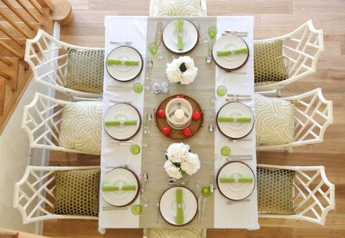 20 способов красиво украсить стол салфетками 16