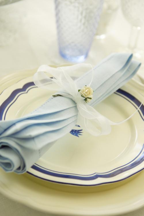 20 способов красиво украсить стол салфетками 10