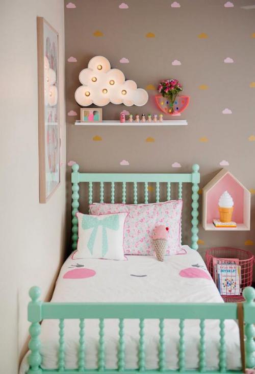 Как украсить стену в детской. Что потребуется для росписи стен 13