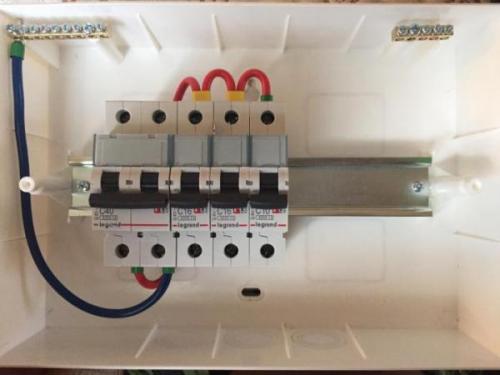 Электрощит в шкафу купе. Можно ли ставить электрощит в гардеробе?