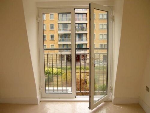 Как на балконе сделать красивую комнату. Распашные конструкции