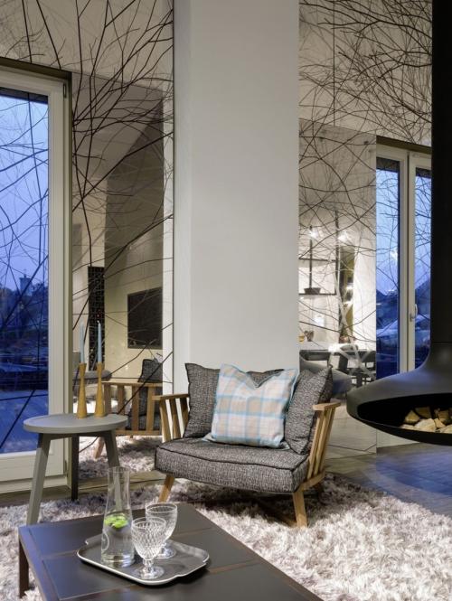 Зеркальная стена в интерьере 04