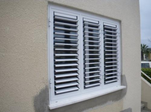 Как закрывать ставни изнутри. Ставни на окна. Конструкции и функции