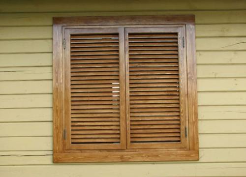 Как закрывать ставни изнутри. Ставни на окна. Конструкции и функции