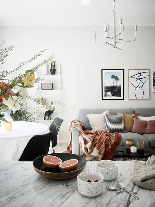 Солнечный скандинавский интерьер двухкомнатной квартиры 01