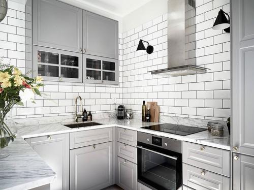 Солнечный скандинавский интерьер двухкомнатной квартиры 06