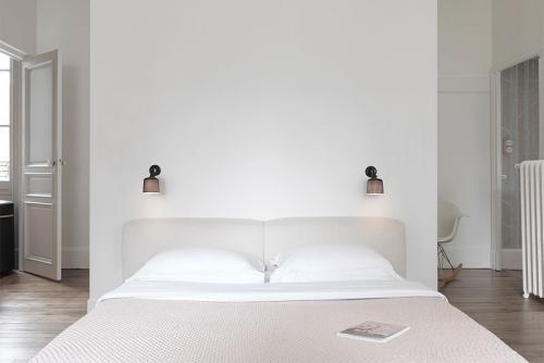 Великолепное старинное поместье с изящными интерьерами во Франции 12