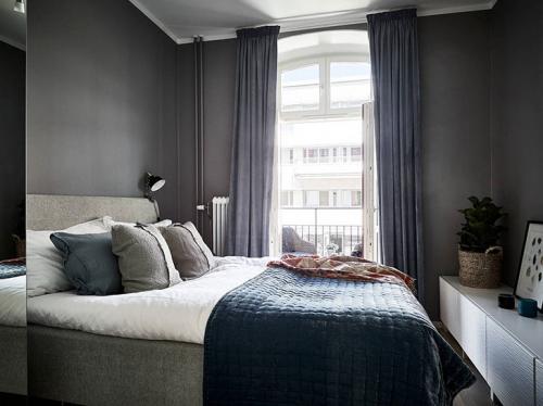 Солнечный скандинавский интерьер двухкомнатной квартиры 07