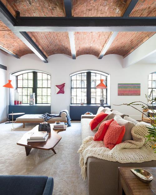 Сводчатые потолки и винтажные детали: лофт в Нью-Йорке 01