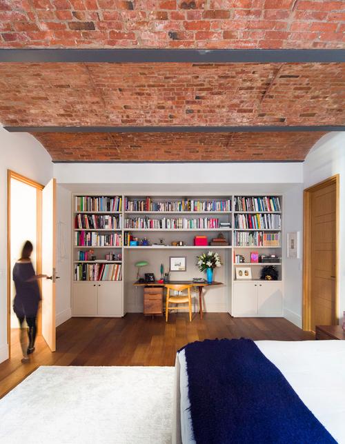 Сводчатые потолки и винтажные детали: лофт в Нью-Йорке 03