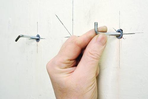 Как повесить картину. Традиционные способы крепления картин