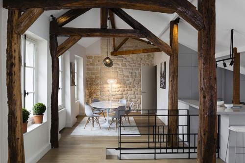 Необычная парижская квартира со интерьерами в синих тонах 01