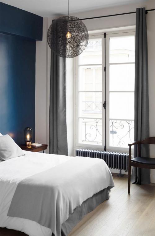 Необычная парижская квартира со интерьерами в синих тонах 08