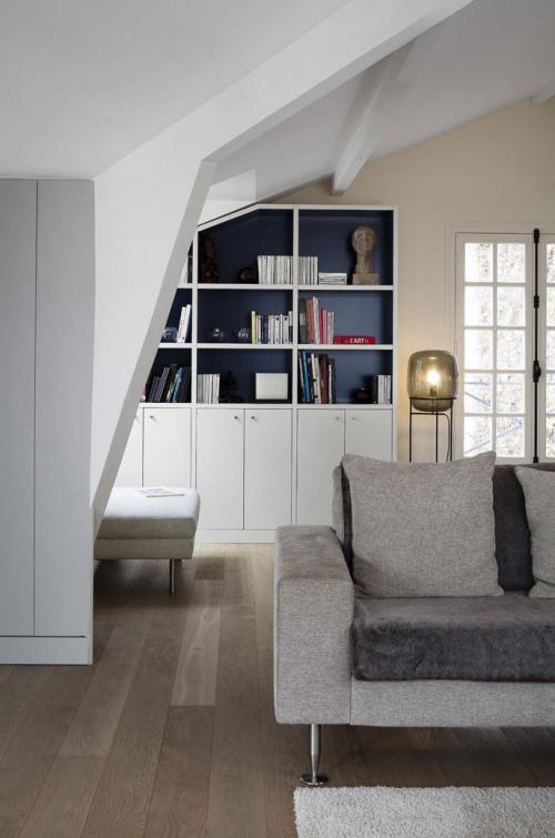 Необычная парижская квартира со интерьерами в синих тонах 06