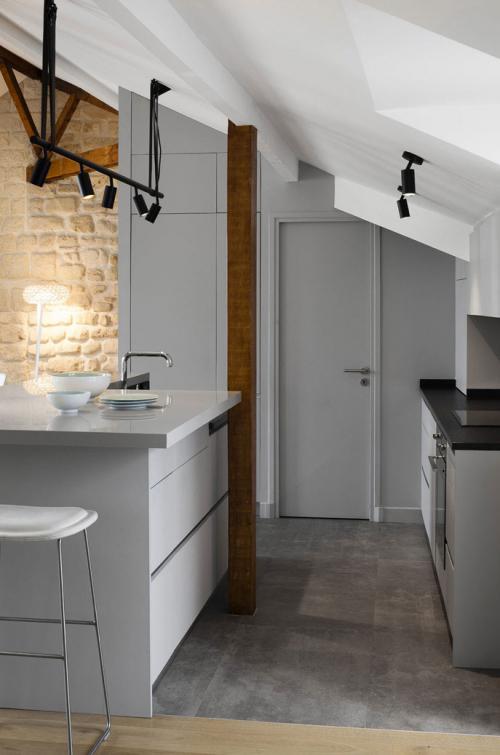 Необычная парижская квартира со интерьерами в синих тонах 04