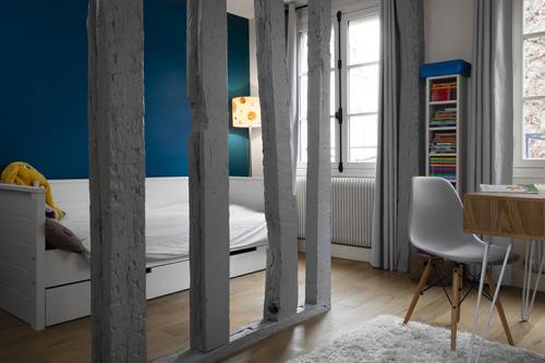 Необычная парижская квартира со интерьерами в синих тонах 14