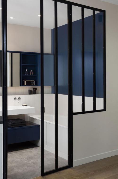 Необычная парижская квартира со интерьерами в синих тонах 11