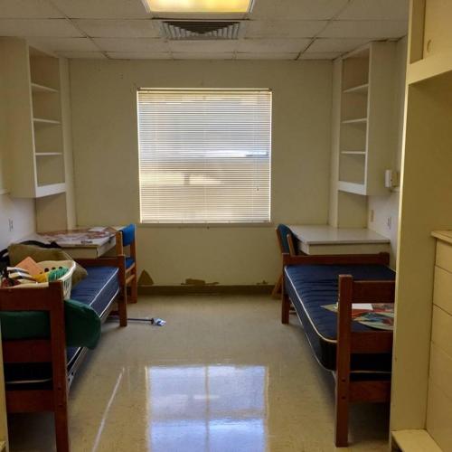 Как обустроить комнату в студенческом общежитии. Две студентки превратили комнату в общежитии в невероятно уютную спальню