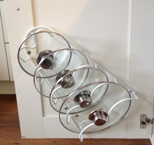 Лайфхаки для крышек от кастрюль. Ох уж эти крышки! Или 8 отличных идей для хранения крышек от кастрюль и сковородок.