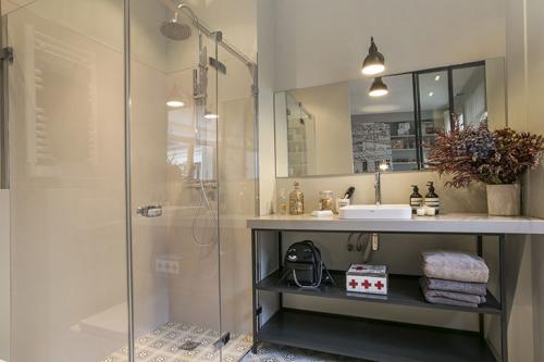 Квартира в Париже: современный интерьер, интересные детали и французский стиль (155 кв. м) 26