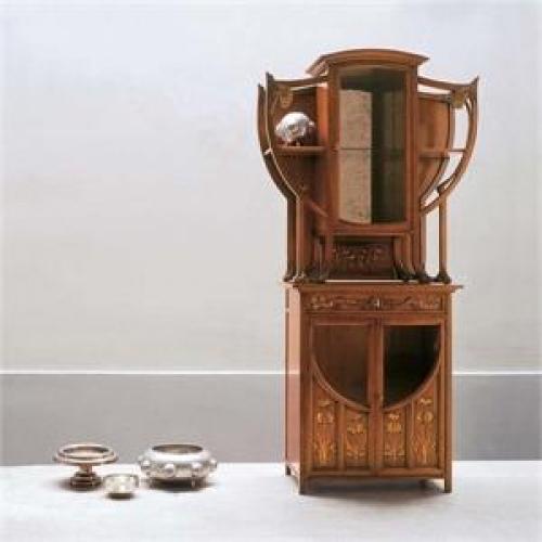 Модерн-Стиль мебель. На фото: шкаф LB06 от Carpanelli.