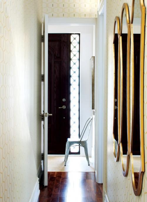 Как визуально расширить узкий коридор в квартире. Узкий и длинный коридор - как визуально его увеличить?