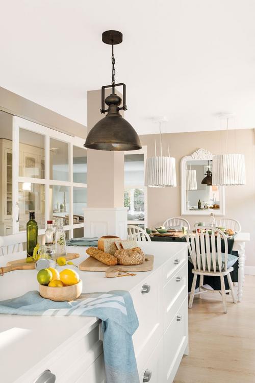 Белый, зеленый, соломенный: интерьер дома в Испании, который дарит умиротворение и радость 05