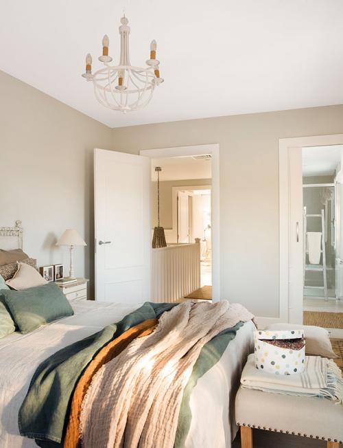 Белый, зеленый, соломенный: интерьер дома в Испании, который дарит умиротворение и радость 15