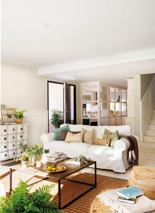 Белый, зеленый, соломенный: интерьер дома в Испании, который дарит умиротворение и радость 03