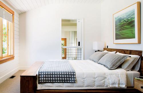 Необычный дом для большой семьи у озера в США 05