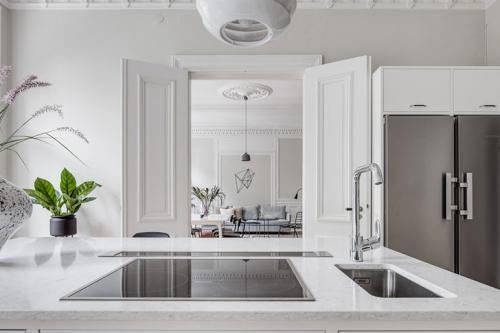 Элегантный белый интерьер в Гетеборге 10