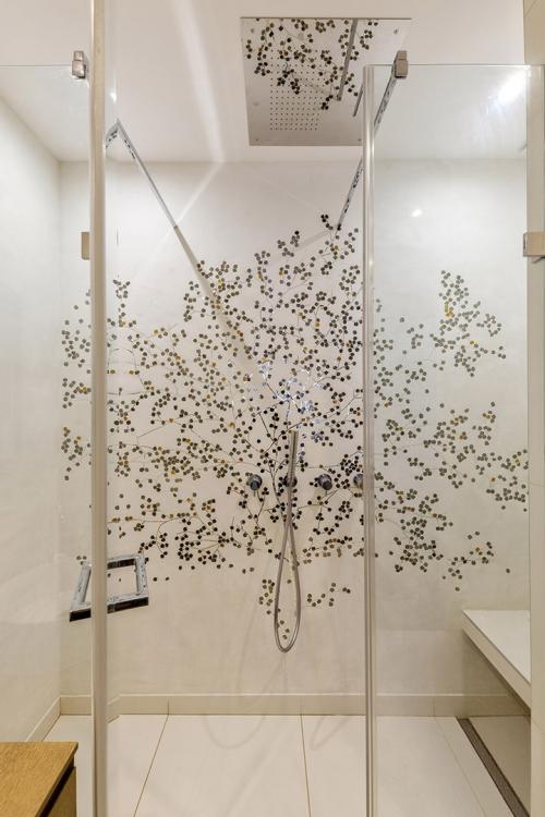 Квартира в Париже с интересными цветовыми сочетаниями и любопытным декором 10