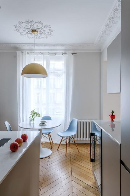 Квартира в Париже с интересными цветовыми сочетаниями и любопытным декором 04