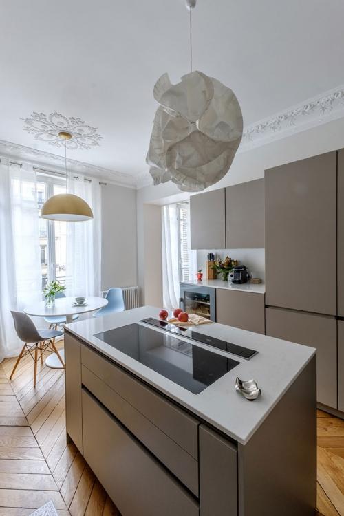 Квартира в Париже с интересными цветовыми сочетаниями и любопытным декором 06