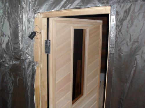 Входная уличная деревянная дверь своими руками. Особенности древесины 11