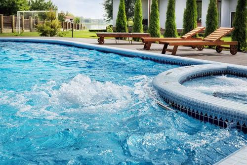 Как сделать бассейн во дворе. Как сделать бассейн в частном доме или на даче своими руками из подручных материалов (100 фото)